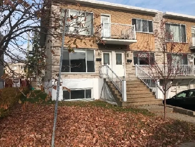 TRIPLEX - Anjou - $1,247,000 - Quartier de choix Image# 1