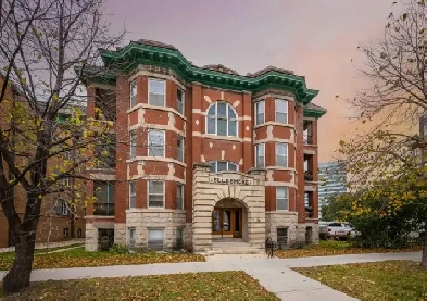 Downtown Character Condo With 2 Bedrooms and Screened Balcony Image# 1