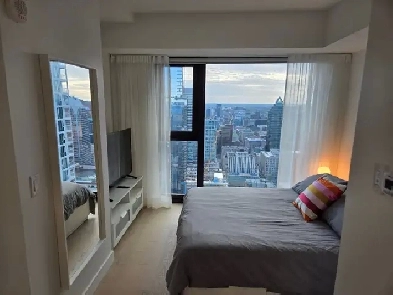 Superbe condo meublé  51ème étage au Maestria-Vue spectaculaire Image# 1