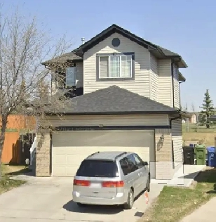 Spacious Clean 5 Bedrooms, 2.5 Bathrooms with double Car Garage Image# 8