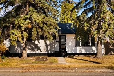 4202 England Rd - Fully Renovated Bungalow In Regent Park Image# 1