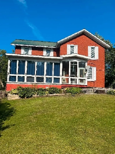 Historic 4-bedroom Farmhouse for Lease in Ottawa Image# 1