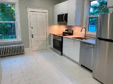 Beautiful 3 Bedroom in Victorian Home Image# 1