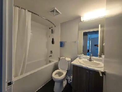 Room in Downtown Toronto Image# 1