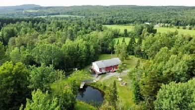 St-Georges-de-Windsor: Maison sur terrain boisé de 7 acres Image# 10