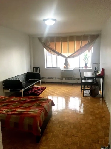 Large and clean closed bedroom in shared apartment Image# 1