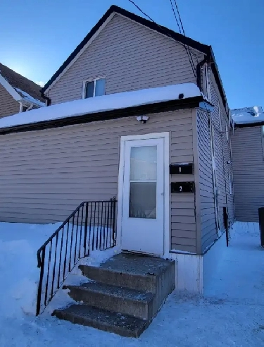 252 Riverton Ave Image# 3