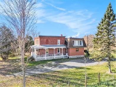 6 Bdrm  / 3 Bth  in Maxville Image# 1