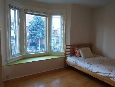 Pleasant big furnished room in clean house - 1 min to subway Image# 1