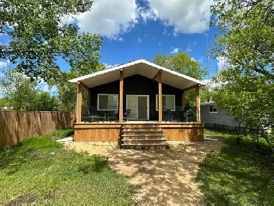 Newly-Built 1170sqft 3bdr Cottage only 1 block from the lake! Image# 4