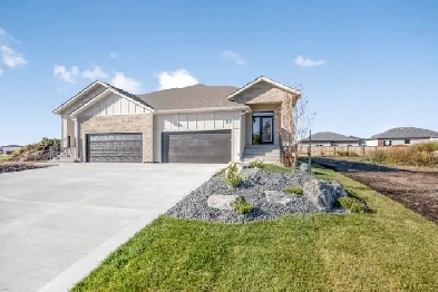 Impressive 2bdr 2bth Bungalow Built by Warkentin Custom Homes! Image# 1