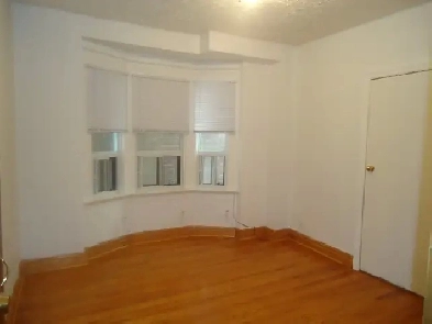 Room for Rent Dec 1, Downtw Toronto Bloor & Dufferin Subway STA