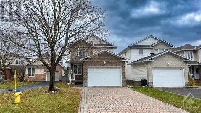 ✨ Just Listed in Barrhaven! ✨ Detached 3 Bed 4 Bath! Image# 1