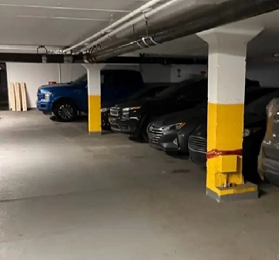 indoor parking on Peel street - Downtown Montreal - ID 2983