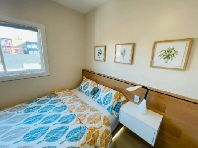 Now/Dec1st 2nd Floor one bedroom apt dundas/bathurstLarge furni Image# 4