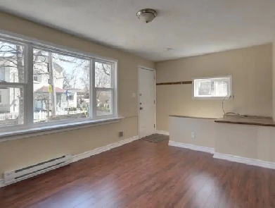 Triplex Apartment by the Water at Parklawn and Lakeshore Image# 1