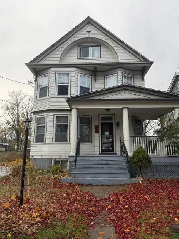 ✨ Fully Furnished Room for Rent – Prime Location with Parking! ✨