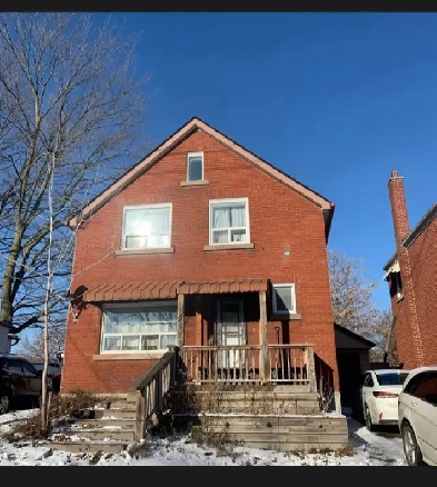 6 Bedroom Legal Duplex in Downtown Kitchene Image# 1