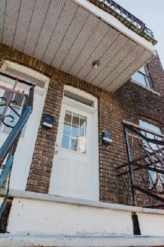 Annonce de Location Appartement /Short-Term Apartment Rental