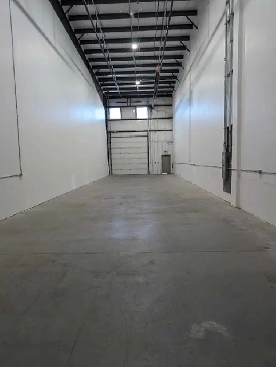 Commercial bay in Leduc with upper suite. Image# 1