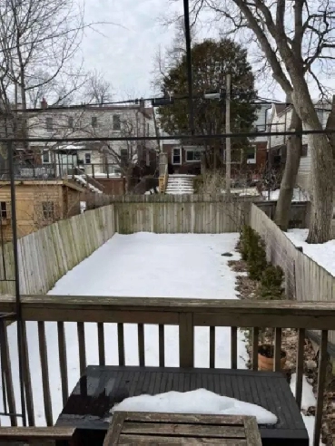 Looking for roommate in East-york (victoria park subway station) Image# 1