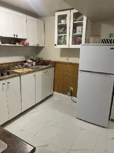 1 bedroom basement for rent - Elgin/Mclaughlin Image# 2