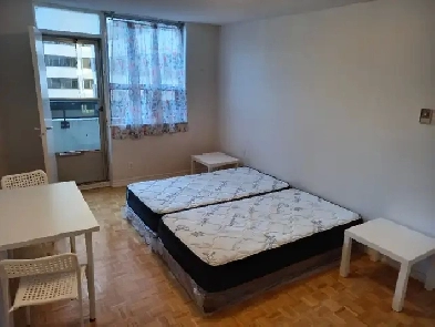 FURNIESHED BEDROOM FOR RENT (YOUNG & EGLINTON) Image# 1