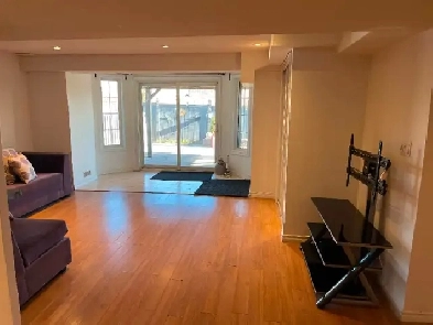 VERY SPACIOUS LEGAL 2B2B WALKOUT BASEMENT FOR RENT IN MISSISSAUG Image# 2