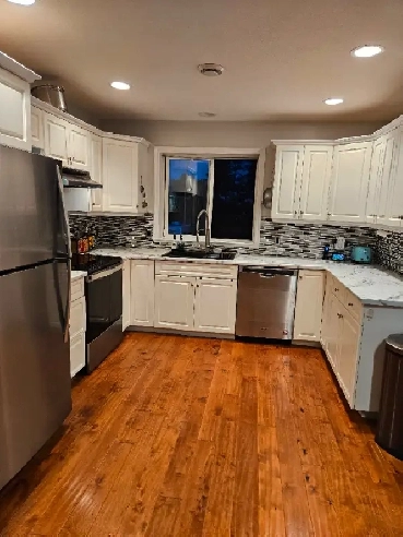 Medium-term 3 bedroom upper suite rental, utilities included Image# 1