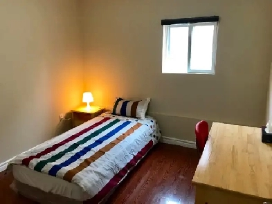 Now/Dec1st 3rd floor Bright furnished bedroom Located at Kensing Image# 1