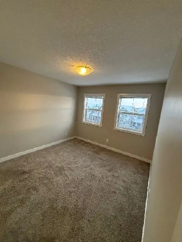 2 bedrooms / 2.5 bath in the heart of legacy SE location Image# 1