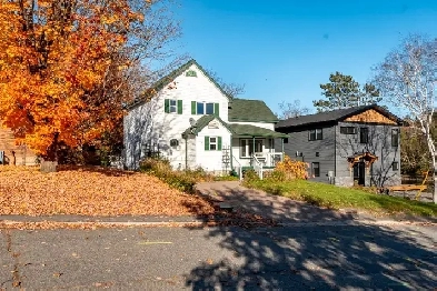 A beautiful property is just steps from the Muskoka River! Image# 1