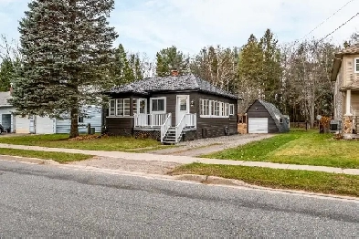 Beautifully updated raised bungalow in the heart of Bracebridge Image# 1