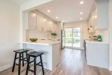 Gorgeous MAIN FLOOR unit on Hamilton Mountain | Brentwood Dr Image# 1