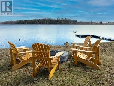 ~Stunning~ Fully Renovated Waterfront Bungalow/Cottage Image# 1