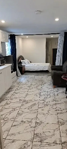 Grand Bachlor (543 pi2), orienté sud, LaSalle. Image# 1