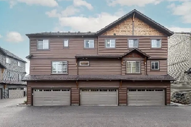 Stunning 3 Bedroom Townhouse w/ Dbl Garage in SW YEG! Image# 1