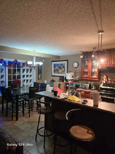 ELLERSLIE QUEEN BEDROOM AVAILABLE- MOVE IN TODAY