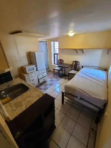 Downtown bachelors from $1100 (Students $1000) 437-431-0543 Image# 1