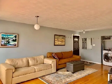 Large private room in the highly convenient Fisher Heights area Image# 1