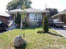 Ellesmere/Victoria Park/401/404/Warden Scarborough basement Image# 1