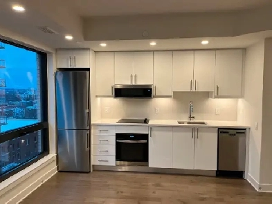 Move in Ready New Studio in Byward Market (180 George St) Image# 1