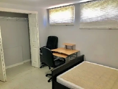 Large private furnished room in Charleswood near UofC, SAIT, LRT