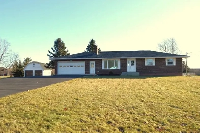 248 Irving Blvd, Bouctouche - Bungalow / Garage / Barn  $359,900 Image# 9