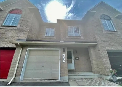 Townhouse for rent in Orleans image