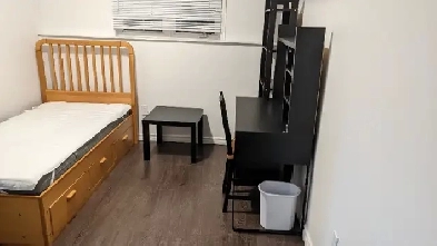 Room for a Female Student in York University Village. Image# 1