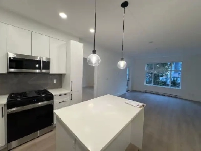 Brand New 2 Bed 2 Bath 4th Floor Condo in South Surrey! Image# 1