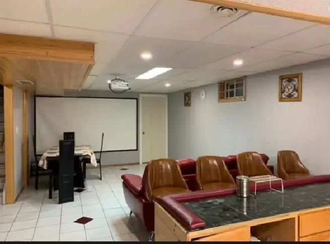 Basement available for rent (girls only) in Winnipeg,MB - Room Rentals & Roommates