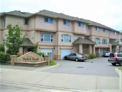 3bedrooms,3.5 baths garage townhome for rent in Penticton Image# 1