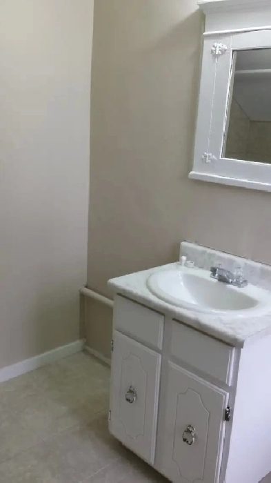 ALL INCLUSIVE cozy 1 bdrm unit available @ 219 Stuart Image# 1